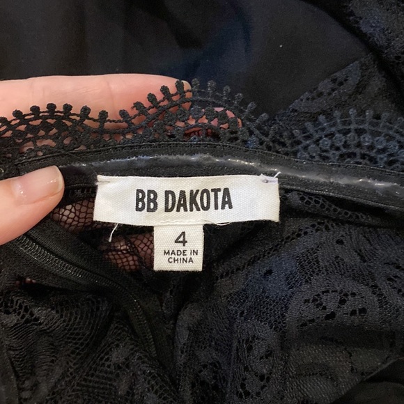 Gently worn. Across the shoulder, lace back, little black dress - Picture 4 of 4